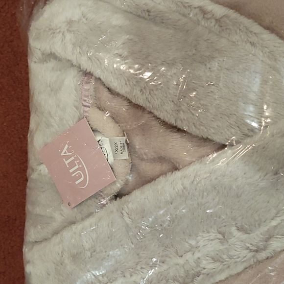 Bathrobe - Picture 3 of 3